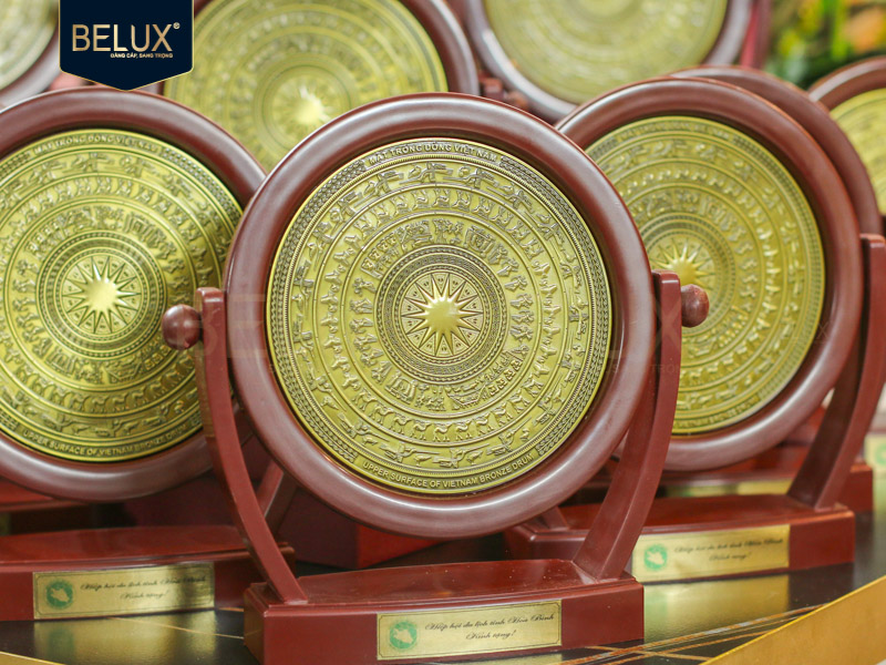 Lô mặt đĩa trống đồng Hiệp Hội Du Lịch Tỉnh Hòa Bình D17 bằng đồng thiết kế theo yêu cầu